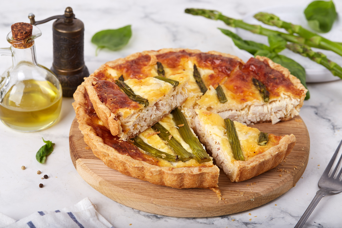 chrestovy quiche Domácí chřestový quiche se sýrem a křehkým těstem chutná výborně teplý i studený.