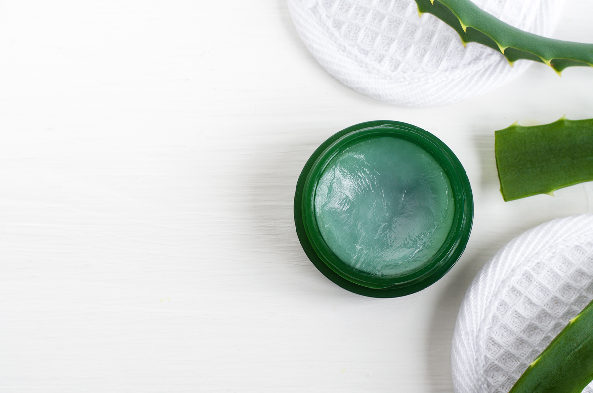 gel z aloe vera Gel z aloe vera s esenciálními oleji pomáhá zklidnit a ochladit unavené nohy.