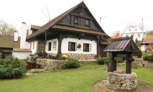 Vyřezávaná chalupa
