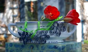 Ozdoby ve tvaru květin – metoda zvaná quilling