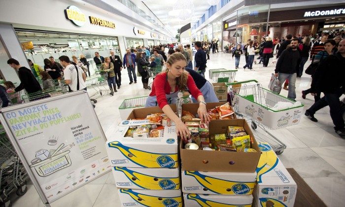 Do Národní potravinové sbírky se zapojí více obchodů, než vloni