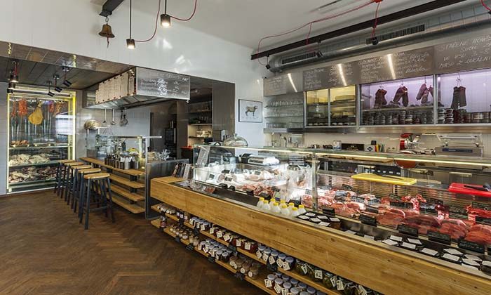 Navštivte farmářské řeznictví a bistro Mikrofarma v Praze