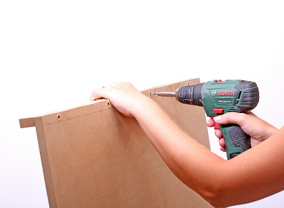 stolek šroubování